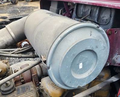 Freightliner FLD120 Air Cleaner / Air Filter Housing