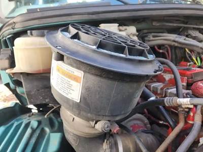 Freightliner M2 112 Right Air Cleaner / Air Filter Housing for a 2014 Freightliner M2 112 Medium Duty