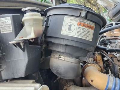 Freightliner M2 112 Right Air Cleaner / Air Filter Housing for a 2005 Freightliner M2 112 Medium Duty