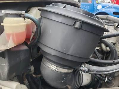Freightliner M2 112 Right Air Cleaner / Air Filter Housing for a 2007 Freightliner M2 112 Medium Duty