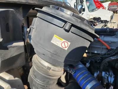 Freightliner M2 112 Right Air Cleaner / Air Filter Housing for a 2018 Freightliner M2 112 Medium Duty