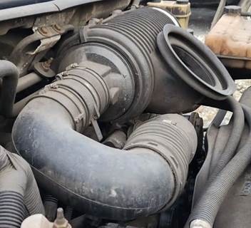 GMC C5500 Air Cleaner / Air Filter Housing