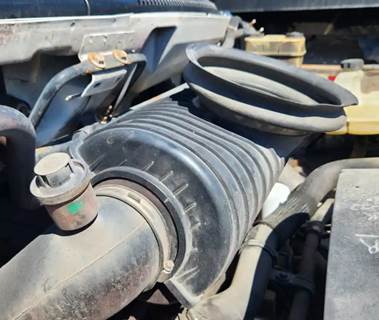 GMC C7500 Air Cleaner / Air Filter Housing