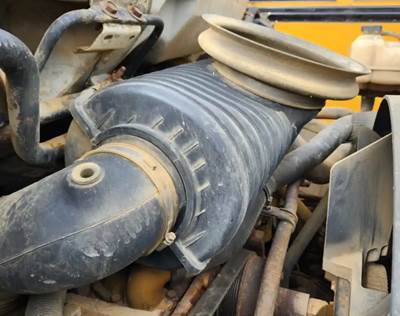 GMC C8500 Air Cleaner / Air Filter Housing