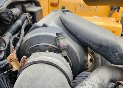 International 2574 Left Air Cleaner / Air Filter Housing