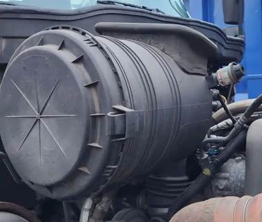 International 4400 Right Air Cleaner / Air Filter Housing