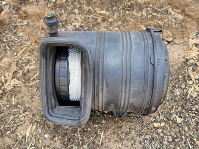 International 4400 Left Air Cleaner / Air Filter Housing