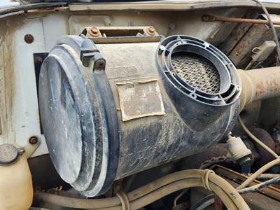 International 4700 Right Air Cleaner / Air Filter Housing