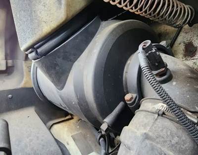 International 4900 Right Air Cleaner / Air Filter Housing