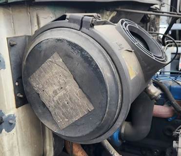 International 4900 Right Air Cleaner / Air Filter Housing