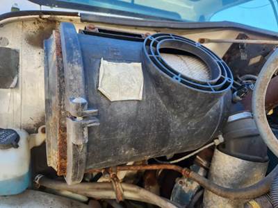 International 4900 Right Air Cleaner / Air Filter Housing