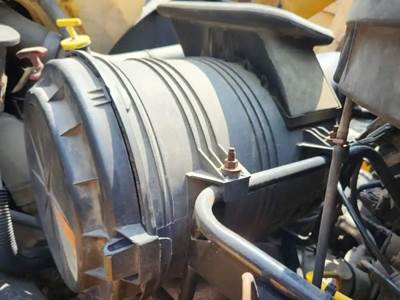 International 7400 Left Air Cleaner / Air Filter Housing