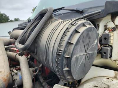 International 8600 Left Air Cleaner / Air Filter Housing