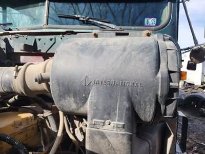 International 9200 Left Air Cleaner / Air Filter Housing