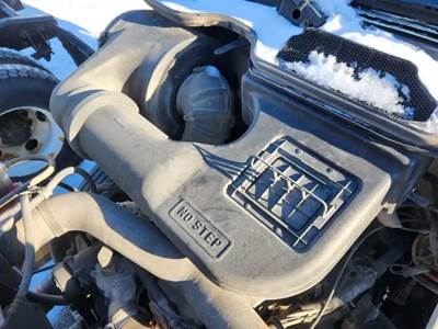 International 9200i Right Air Cleaner / Air Filter Housing