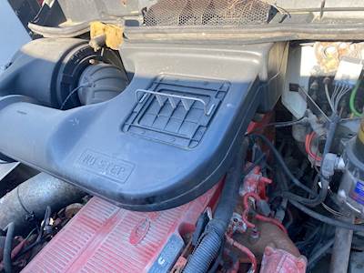 International 9400i Air Cleaner / Air Filter Housing