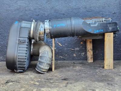 International CT660 Right Air Cleaner / Air Filter Housing