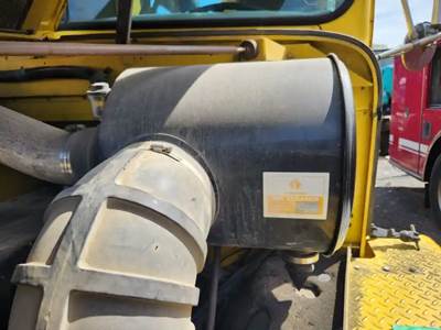 International F5070 Left Air Cleaner / Air Filter Housing for a 1993 International F-5070