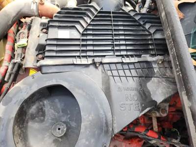 International LT625 Air Cleaner / Air Filter Housing