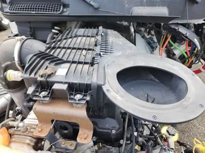 International LT625 Air Cleaner / Air Filter Housing