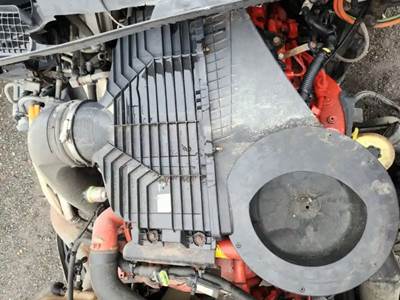 International LT625 Air Cleaner / Air Filter Housing