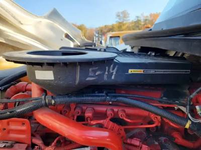 International LT625 Air Cleaner / Air Filter Housing