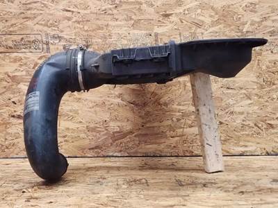 International LT625 Air Cleaner / Air Filter Housing