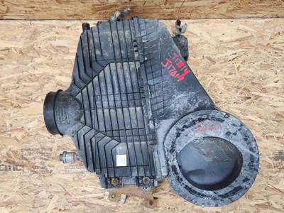 International LT625 Air Cleaner / Air Filter Housing