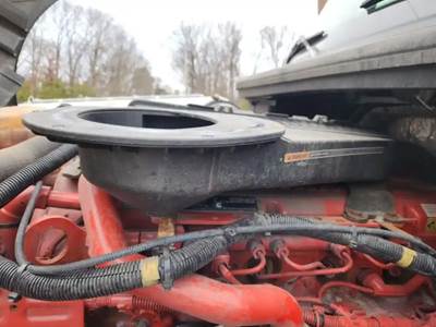 International LT625 Air Cleaner / Air Filter Housing