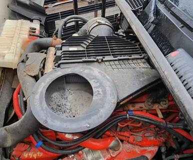 International LT625 Air Cleaner / Air Filter Housing