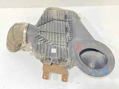 International LT625 Air Cleaner / Air Filter Housing