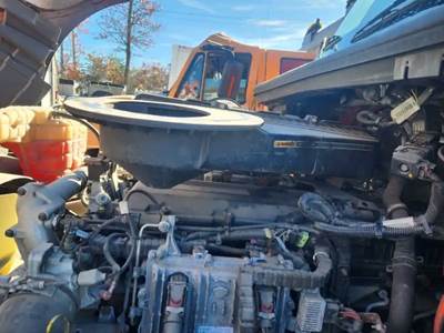 International LT625 Air Cleaner / Air Filter Housing