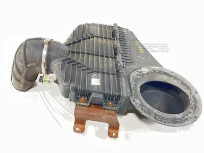International LT625 Air Cleaner / Air Filter Housing