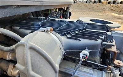 International LT625 Air Cleaner / Air Filter Housing