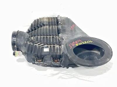 International LT625 Air Cleaner / Air Filter Housing