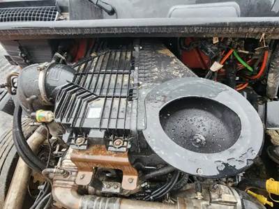 International LT625 Air Cleaner / Air Filter Housing