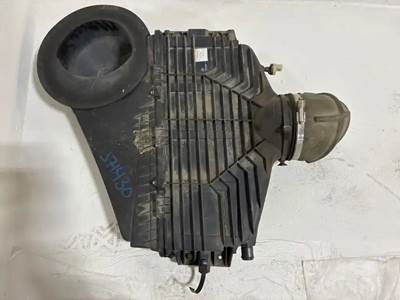 International LT625 Air Cleaner / Air Filter Housing