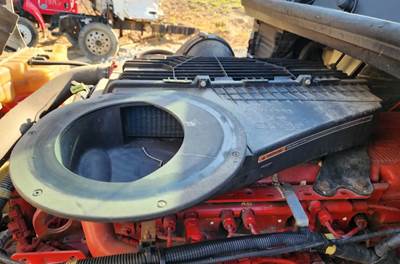 International LT625 Air Cleaner / Air Filter Housing