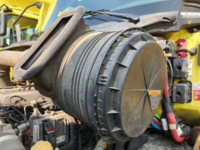 International RH613 Left Air Cleaner / Air Filter Housing