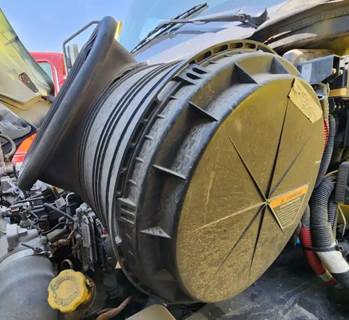 International RH613 Left Air Cleaner / Air Filter Housing