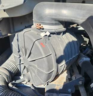 Isuzu Reach Right Air Cleaner / Air Filter Housing