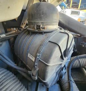 Isuzu Reach Right Air Cleaner / Air Filter Housing