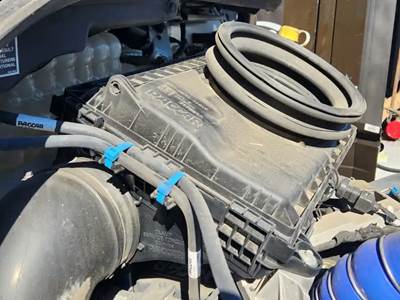 Kenworth T280 Air Cleaner / Air Filter Housing