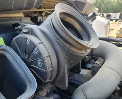 Kenworth T300 Right Air Cleaner / Air Filter Housing