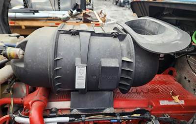 Kenworth T660 Air Cleaner / Air Filter Housing