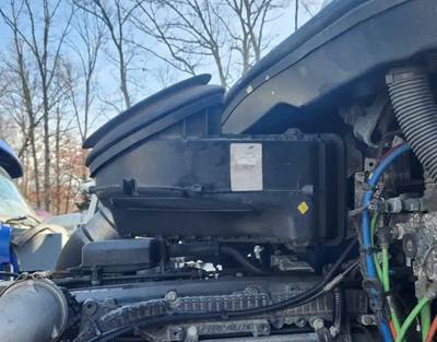 Kenworth T680 Air Cleaner / Air Filter Housing