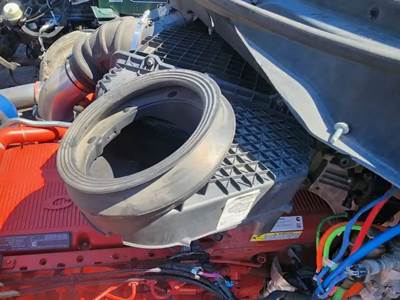 Kenworth T680 Left Air Cleaner / Air Filter Housing