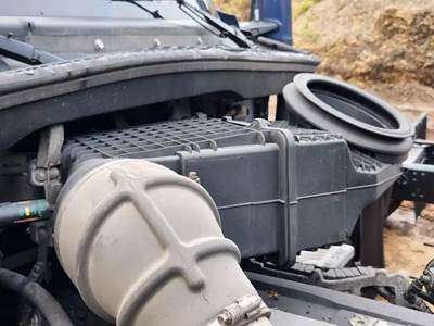 Kenworth T680 Air Cleaner / Air Filter Housing