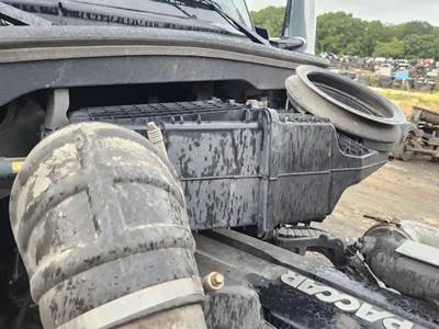 Kenworth T680 Air Cleaner / Air Filter Housing