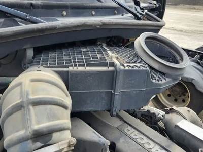 Kenworth T680 Air Cleaner / Air Filter Housing
